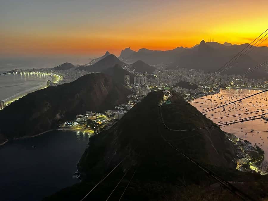 Rio De Janeiro: SUGARLOAF MOUNTAIN HIKE & CLIMB - Rocky passages before the rope climb