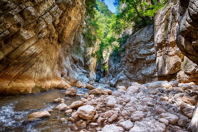 River Trekking in Neda - Who will enjoy this river trek