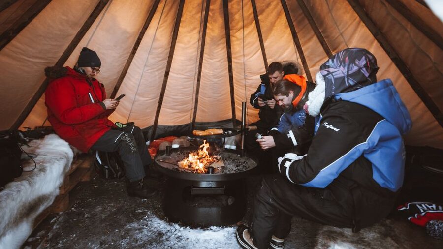 Rovaniemi: Lapland Ski Trekking Safari - What the guide adds to the day