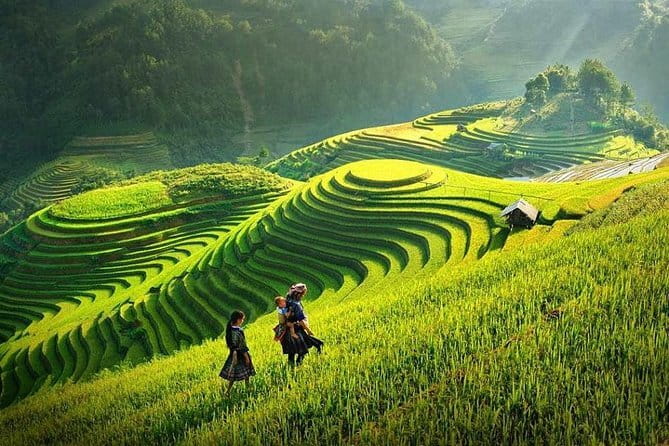 Sa Pa Trekking 2 Days 3 Nights Homestay by Night Train - A night with a Hmong family