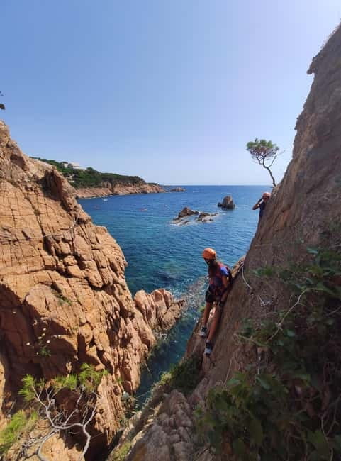 Sant Feliu de Guíxols: Guided tour of the Cala del Molí Via Ferrata - Crossing the suspension bridges