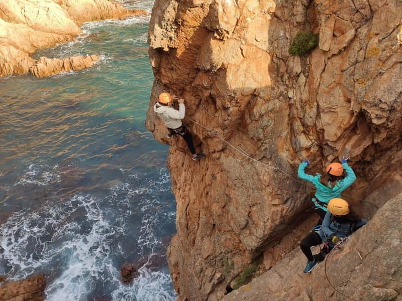 Sant Feliu de Guíxols: Guided tour of the Cala del Molí Via Ferrata - What to wear and carry