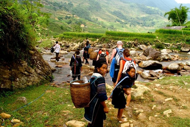 Sapa 2D1N Trekking to Giang Ta Chai Village from Hanoi by Bus - The early bus from Hanoi to Sapa