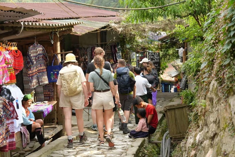 Sapa 3-Day Trekking Adventure from Hanoi - From Hanoi to Sapa by VIP cabin bus