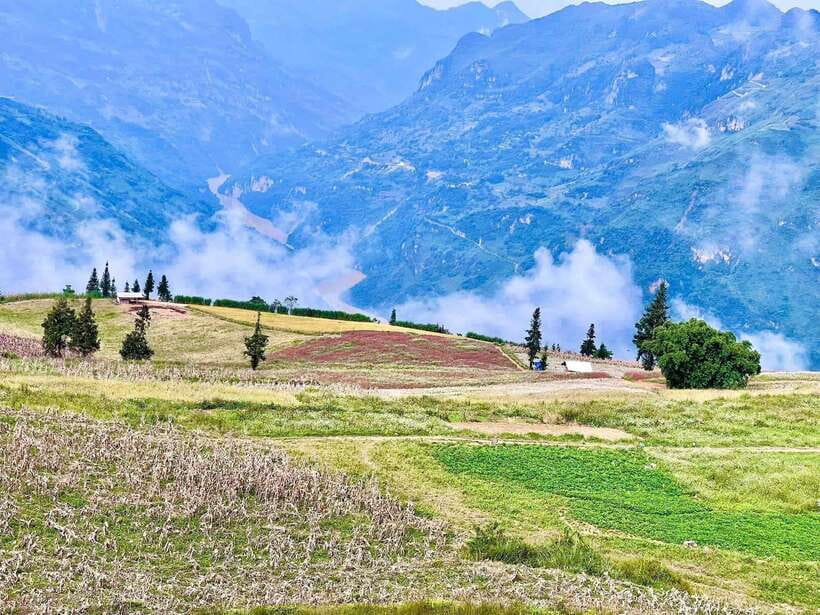 Sapa: Ta Phin Village Trek with Lunch and Bathing Experience - Suoi Ho and the Black Hmong countryside