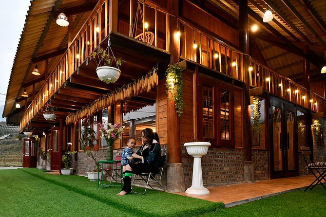 Sapa Trekking & Homestay 2 Days 1 Night - Lunch, a pause in Sapa, and the ride home