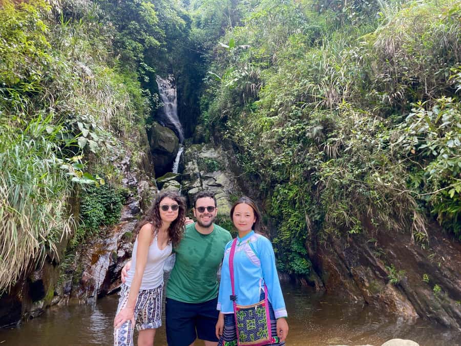 Sapa Trekking Private Tour With Ethnic Female Tour Guide - Meeting the Black Hmong and Red Dao