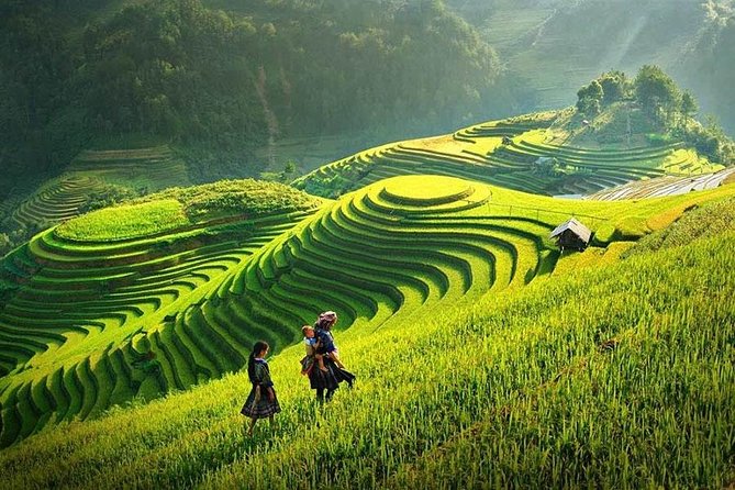 Sapa Trekking Tour 2 Days 1 Night By Bus - Day one: Muong Hoa Valley and the route toward Lao Chai