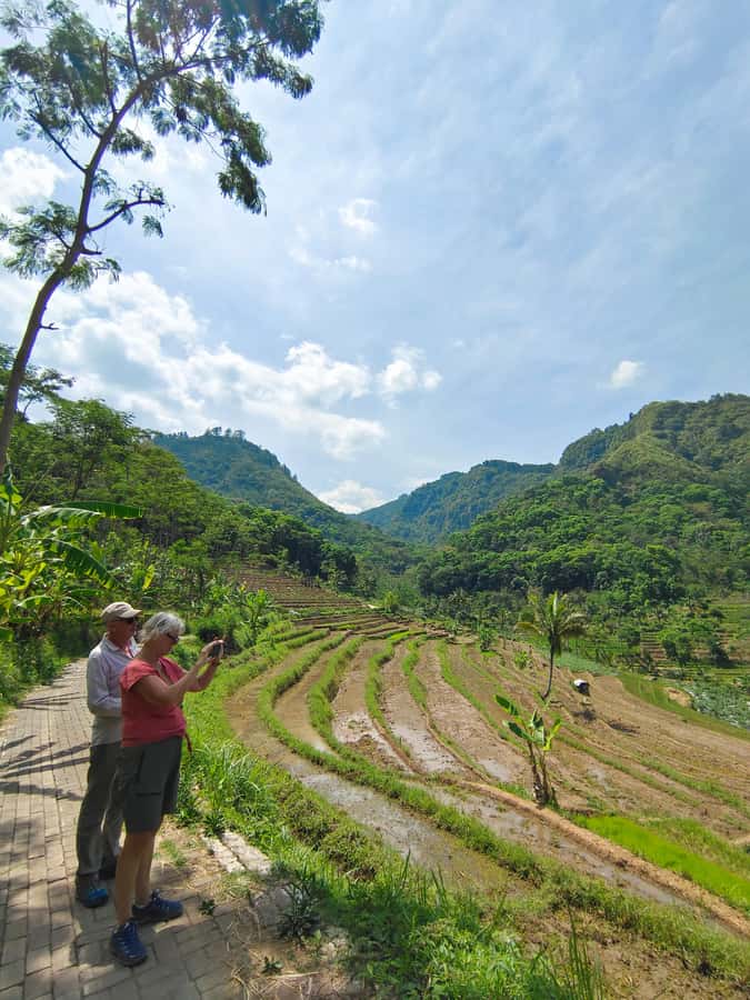 Selogriyo Temple, treking Java Rice Terrace & waterfall - Selogriyo Temple and local customs
