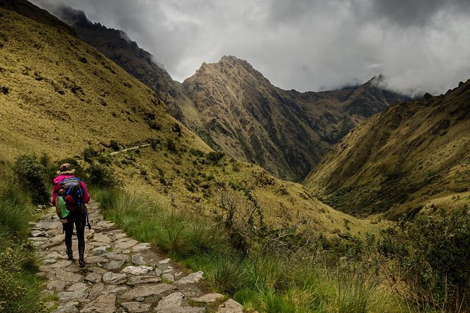 Short Inca Trail 2 Day Hike to Machu Picchu with Permits & Train - Wiñay Wayna is the day’s main reward