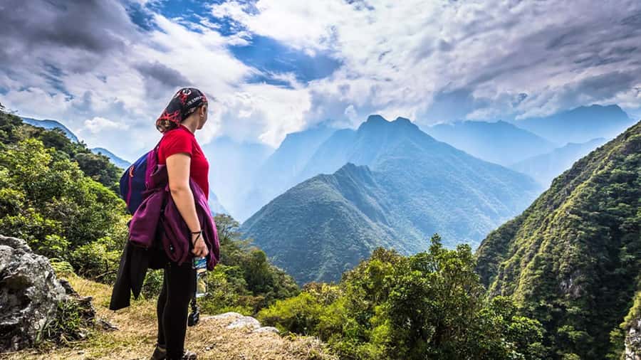 Short Inca Trail to Machu Picchu 2D/1N - The 30-minute bus ride to Machu Picchu
