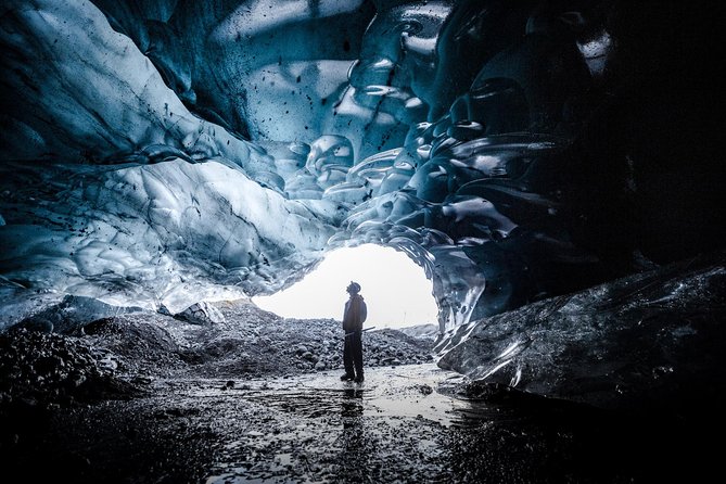 Skaftafell: Blue Ice Cave & Glacier Hike on Vatnajökull - Guides, group size, and the pace
