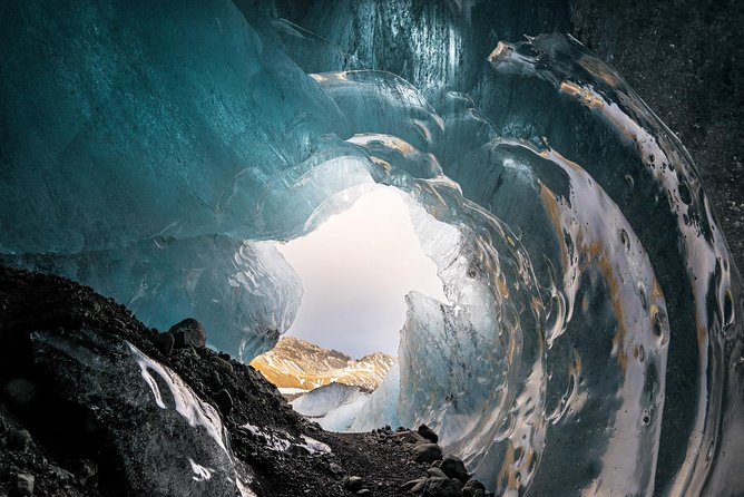 Skaftafell: Blue Ice Cave & Glacier Hike on Vatnajökull - Clothing and useful preparation