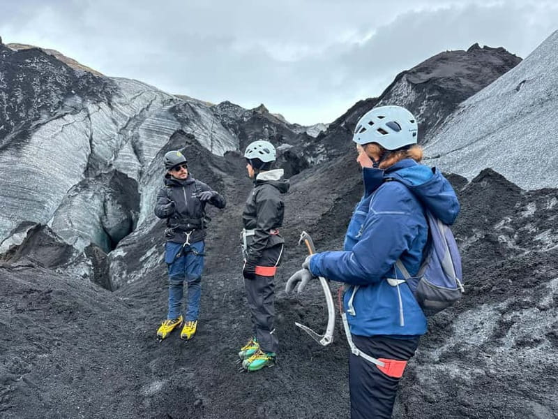 Sólheimajökull Glacier Hike - The 30-minute walk across volcanic ground