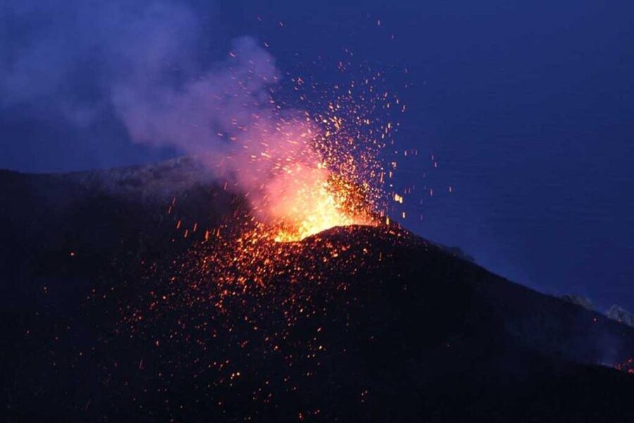 Sunset Trekking on vulcano Stromboli - Planning the night on Stromboli