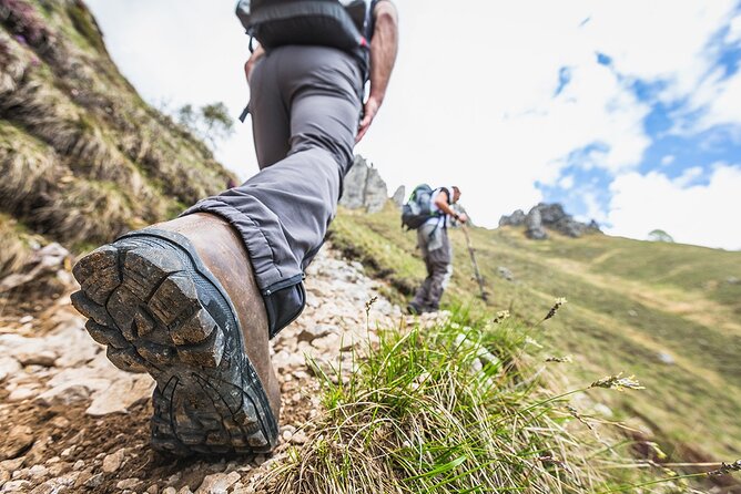 The Roque Nublo Base Camp Experience: Hiking, Picnic and Climbing - What the guide adds to the outing