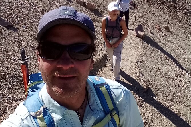 Trekking day in the mountains close to Bariloche - What the guides add to the day