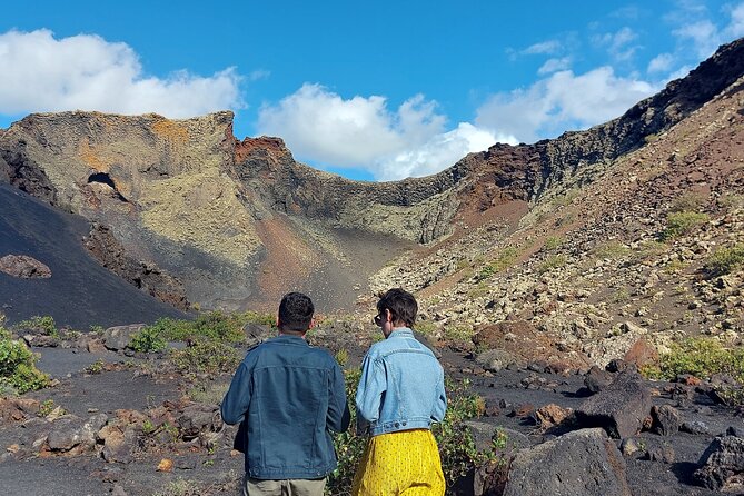 Trekking in the Volcanoes Natural Park in a small group - What happens at the Santa María Magdalena meeting point