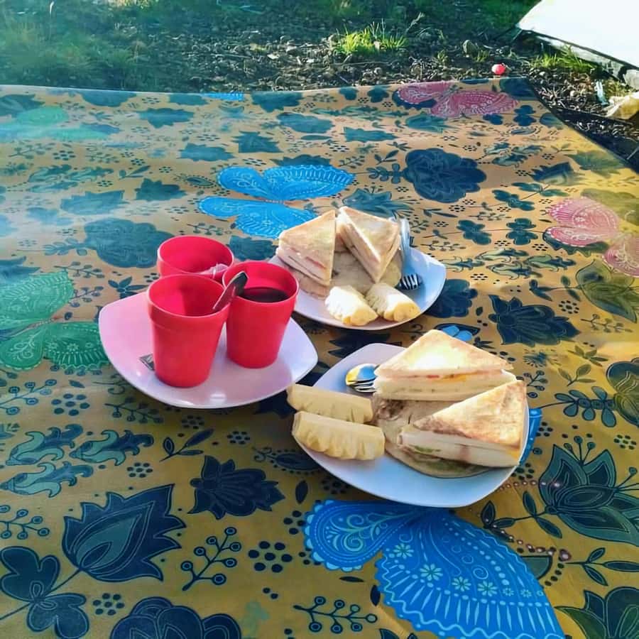 Trekking Mount Rinjani 2D/1N To Second Summit - Lunch at Post 3 before the final push to camp