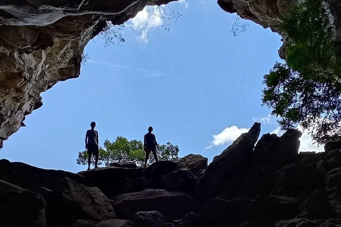 Trekking the valley of the pat 3 days/ GUIDE TUTY CHAPADA DIAMANTINA - Day two: Morro do Castelo and a quartzite cave
