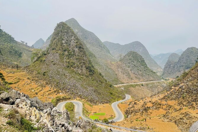 Trekking the White Cliff Ma Pi Leng Pass Adventure - The first 2 km and Tu Than Rock