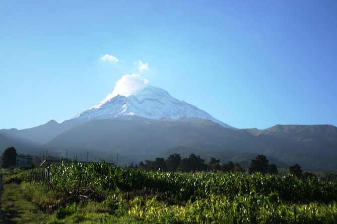 Trekking Through The Volcanoes - Cerro Altzomoni and the Popocatépetl view