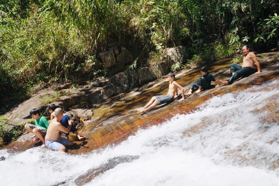Trekking to Hidden Waterfall & Sturgeon Farm for dog-lovers - Coffee from plantation to roastery