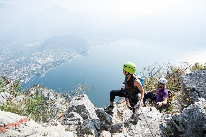 Via Ferrata Cima Capi - Climbing the equipped path above the lake