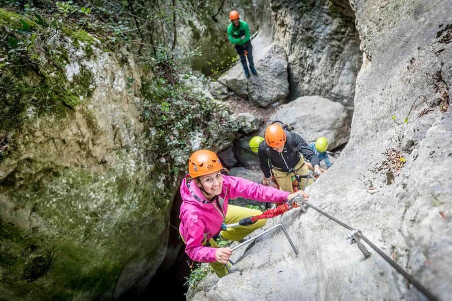 Via Ferrata Rio Sallagoni - Iron brackets on steep rock
