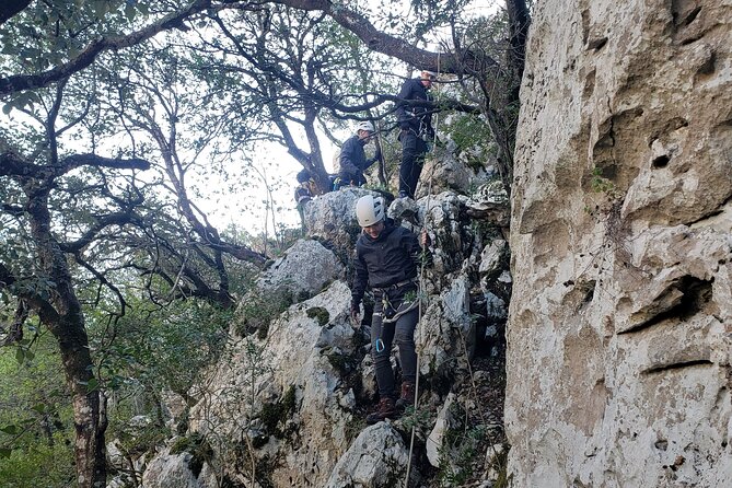 Via ferrata Stairway to heaven in La Hermida - Crossing the monkey bridge toward the main climb