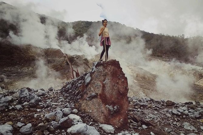 volcano hike and jungle trekking adventure - Reaching the crater and lava floor